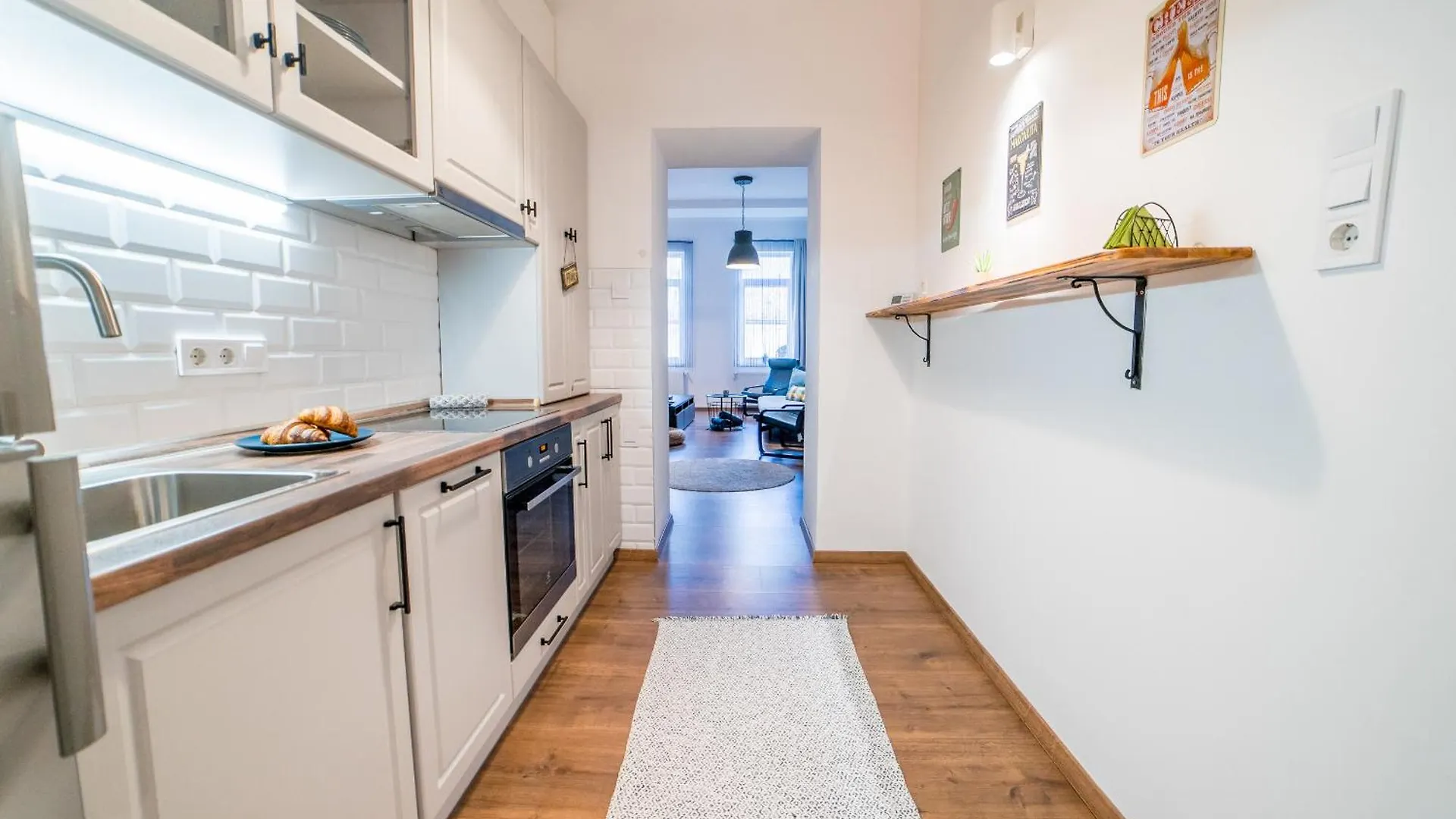 Lion Apartman By Mital Segedin Daire