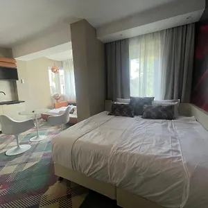 Otel Science, Segedin